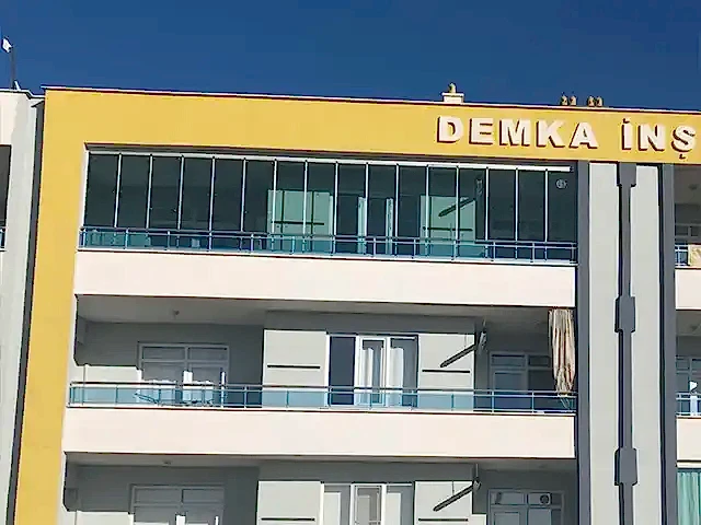 seydişehir de vermiş olduğumuz cam balkon ve plise perde hizmetinin dış cepheden görseli