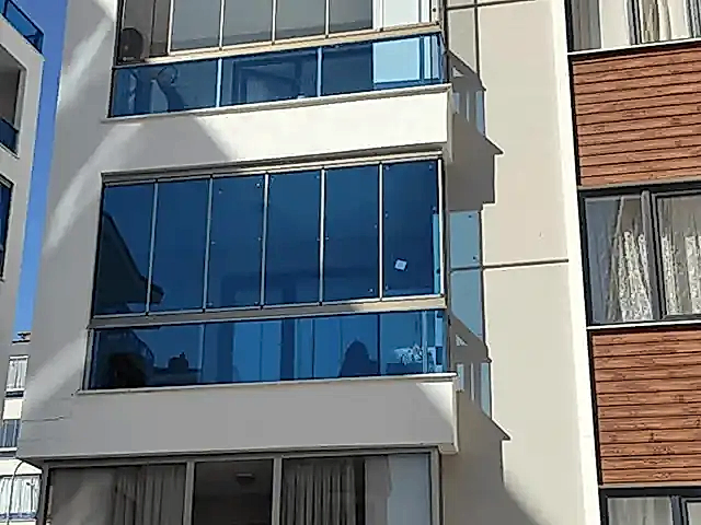tuzlukçu da vermiş olduğumuz cam balkon hizmetinin dış cepheden görseli