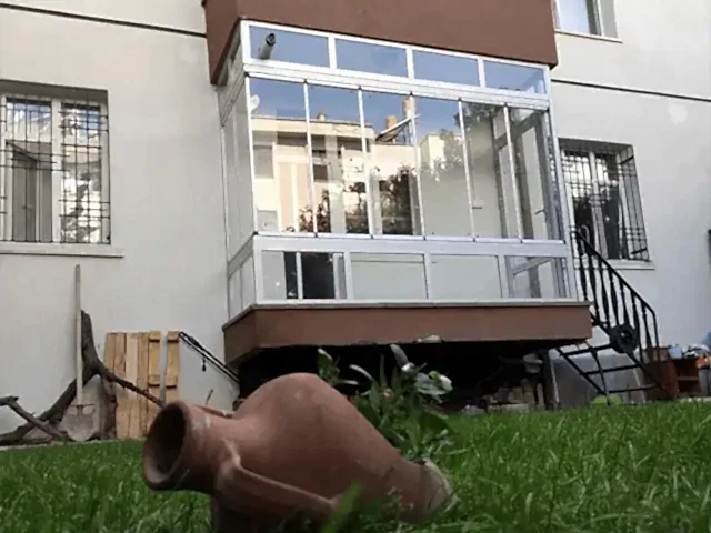 yalıhüyükde vermiş olduğumuz cam balkon hizmetinin dış cepheden görseli